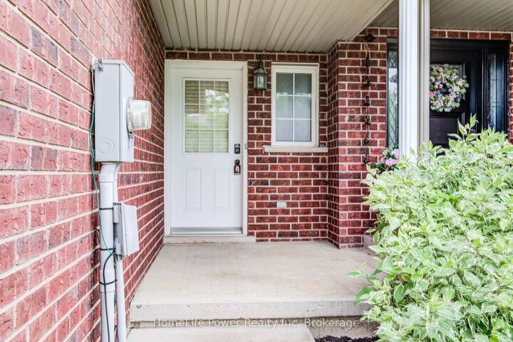 Property Photo: 208 Featherstone Crescent ON N2R 1Z4