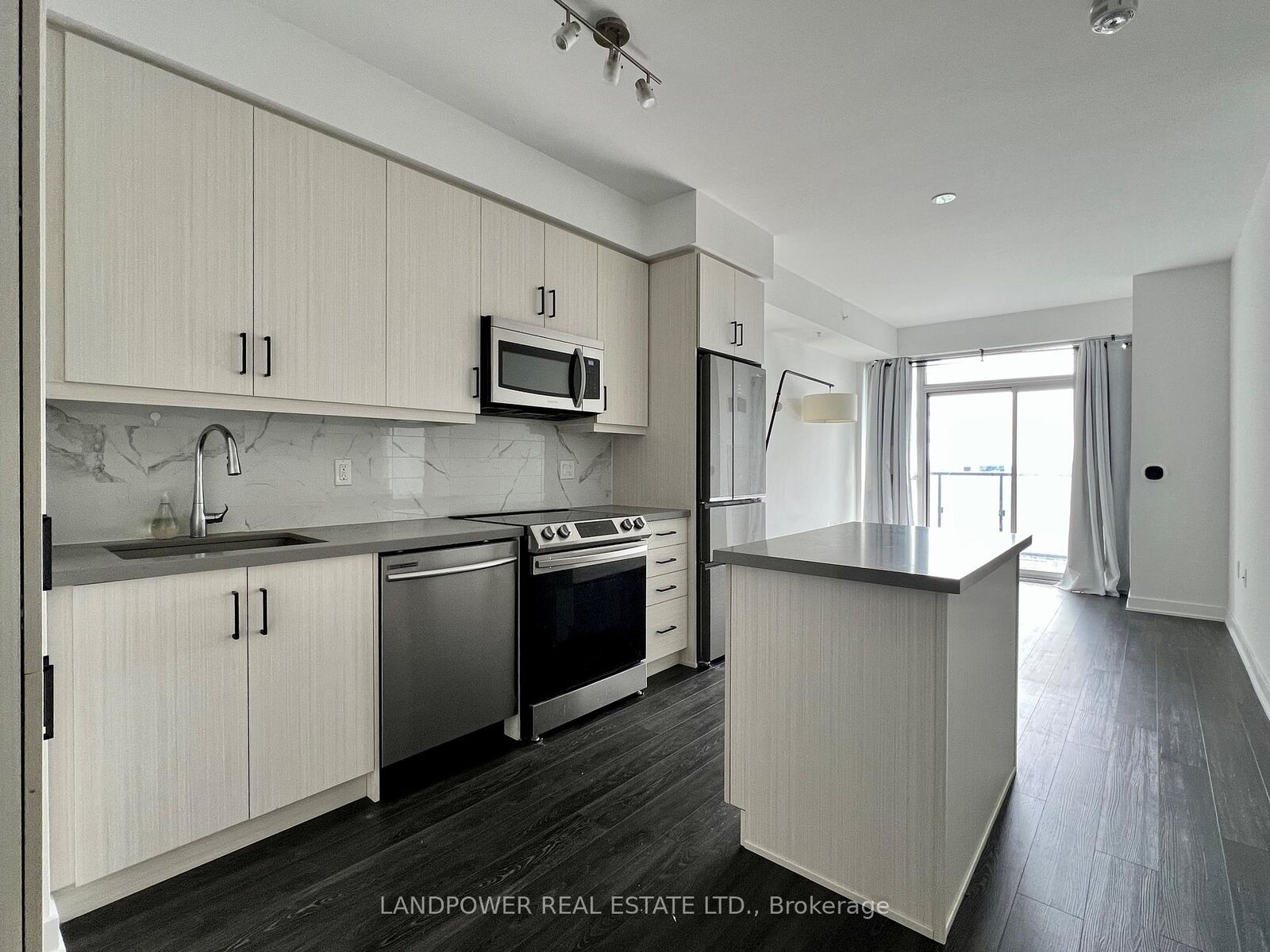 Property Photo: 75 Oneida Crescent Lph02 ON L4B 0H3