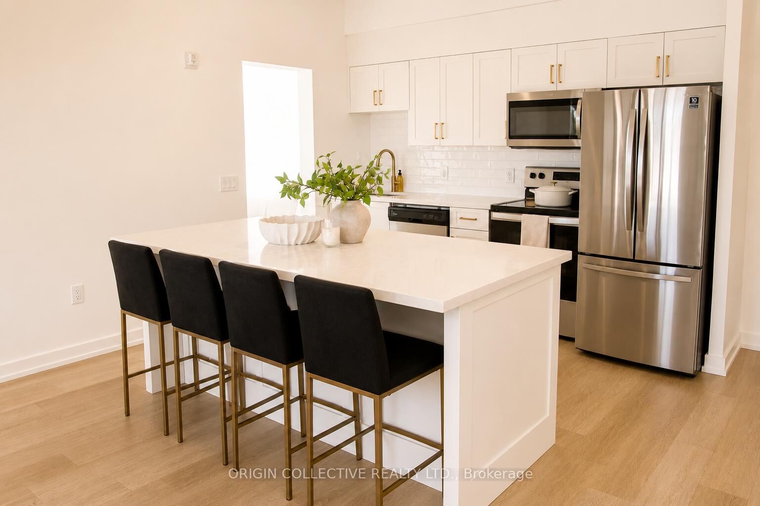 Property Photo:  430 Essa Road 206  ON L0M 1A0 