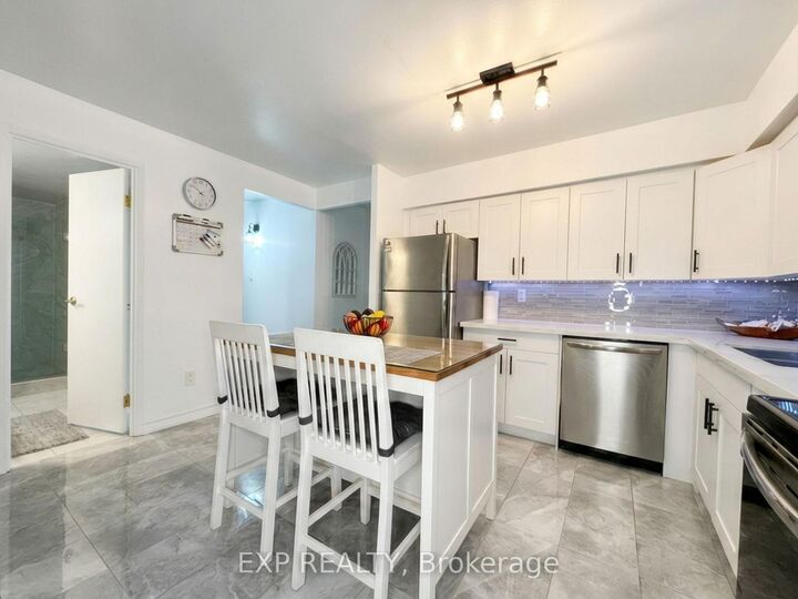 Property Photo:  1100 Caven Street 406  ON L5G 4N3 
