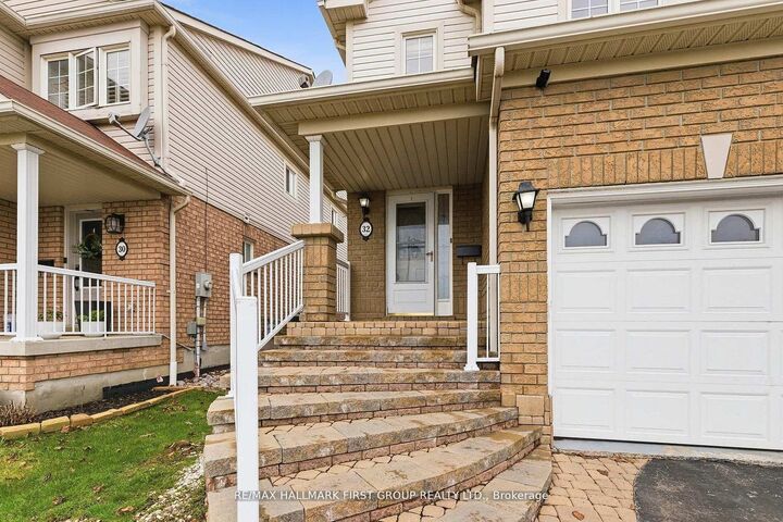 Property Photo: 32 Samandria Avenue ON L1R 2Z7