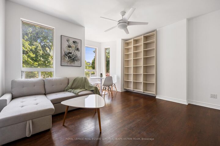 Photo de la propriété:  124 Argyle Street 2nd,3rd  ON M6J 1N9 