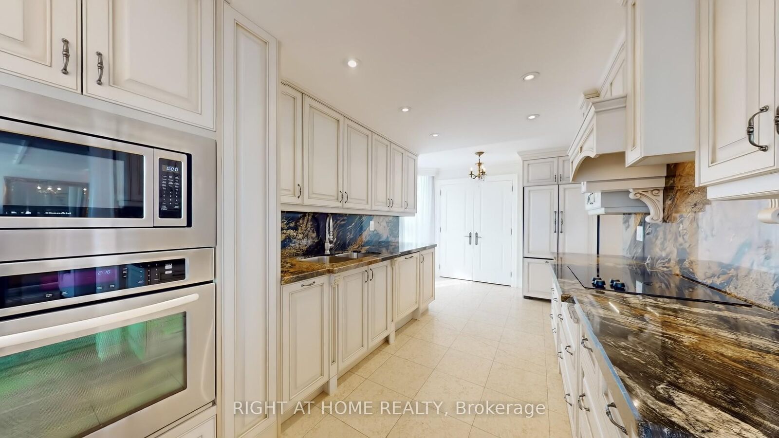 Property Photo: 100 Antibes Drive 2805 ON M2R 3N1