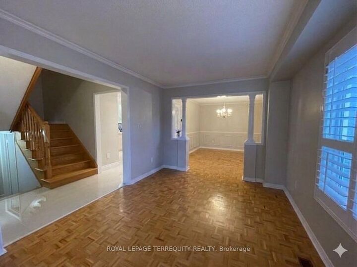 Property Photo: 3813 Ridgepoint Way ON L5N 7T7