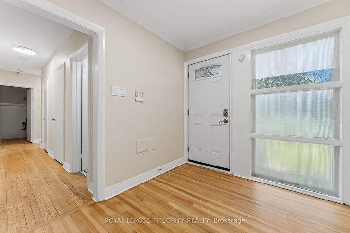 Property Photo: 1873 Fairbanks Avenue ON K1H 5X6