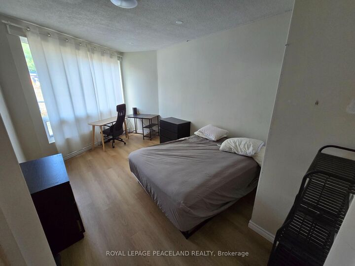 Property Photo:  558 Spadina Crescent 6  ON M5S 2J9 