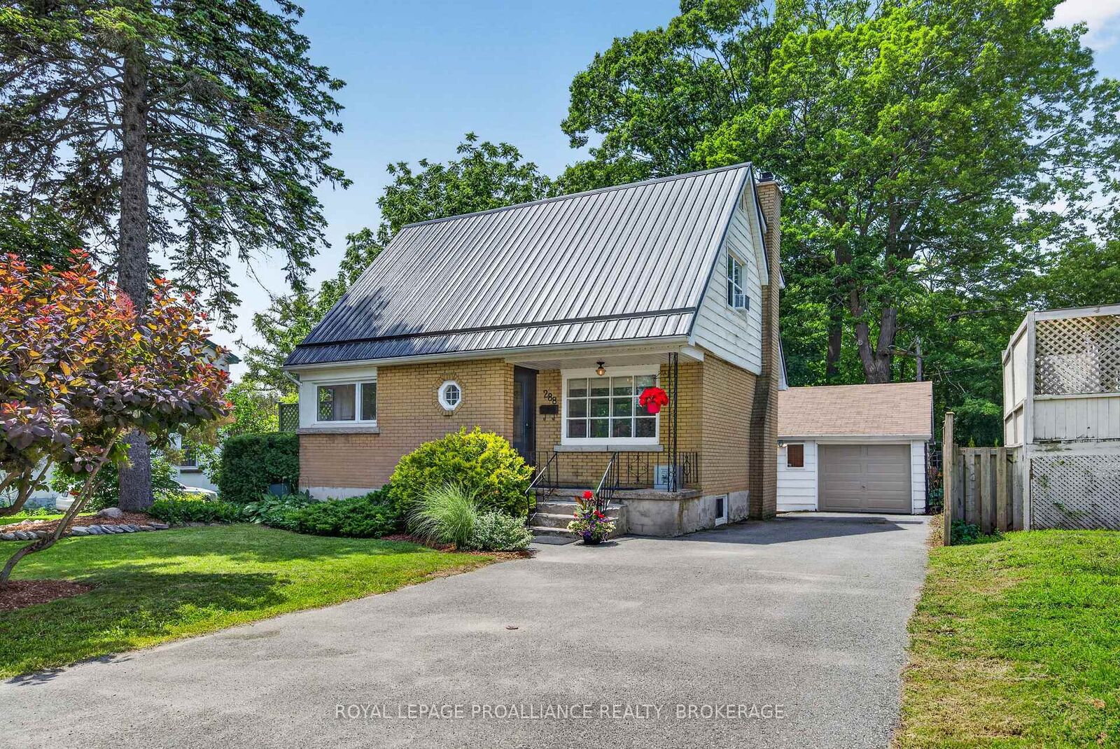 Property Photo: 288 Yonge Street ON K7M 1G6