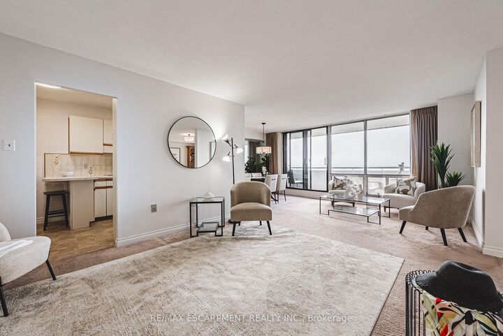 Property Photo: 2055 Upper Middle Road 1504 ON L7P 3P4