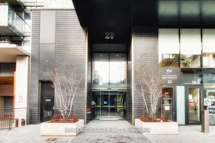 Property Photo:  28 Wellesley Street E 1702  ON M4Y 0C4 