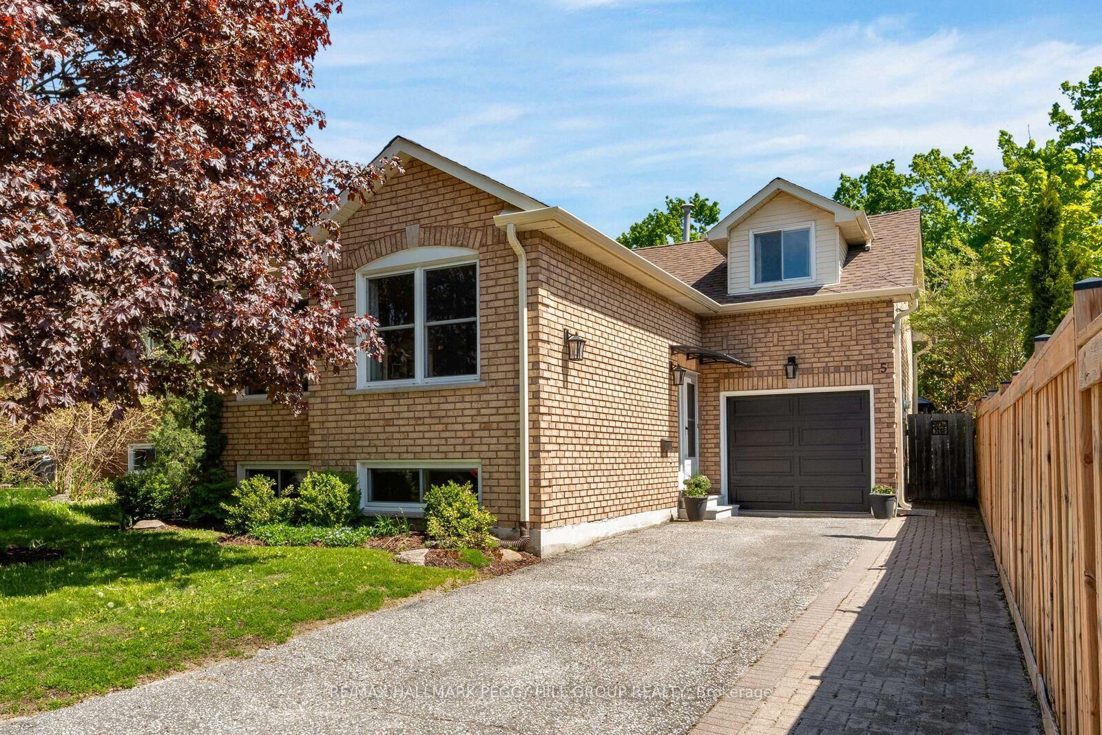 Property Photo:  5 Barwick Drive  ON L4N 6Z7 