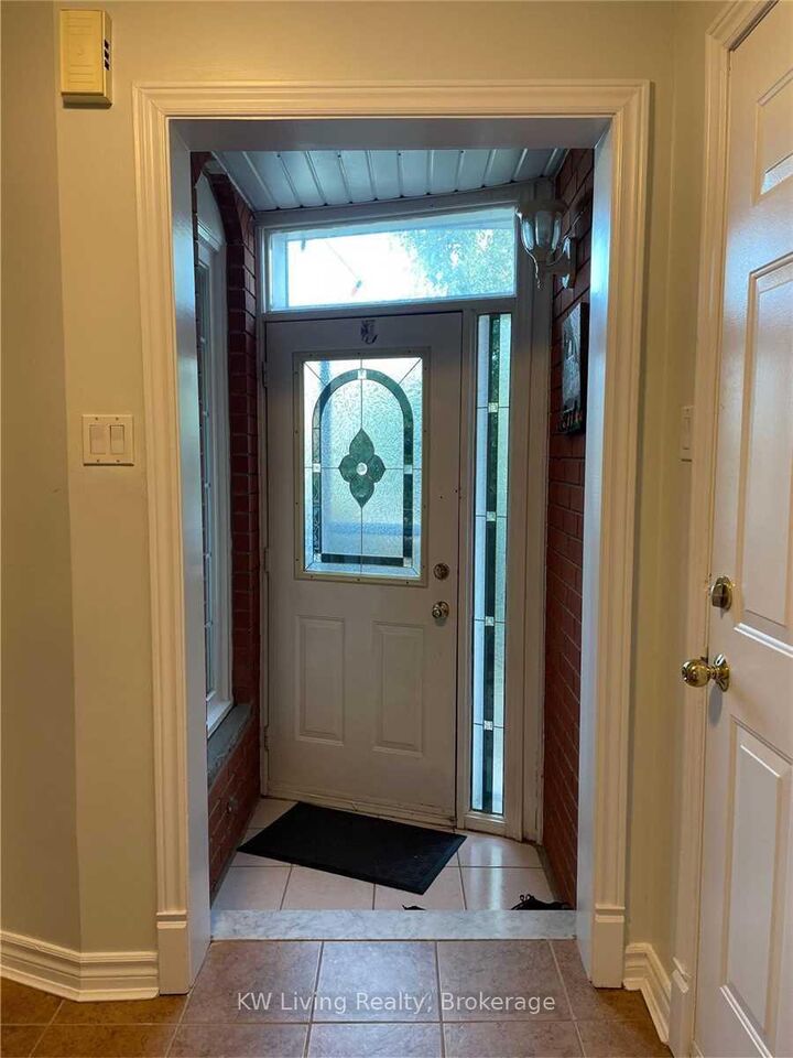 Property Photo:  531 Avonwick Avenue  ON L5R 3M9 