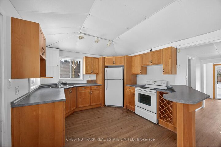 Property Photo: 3410 Beachview Avenue ON L0K 1G0