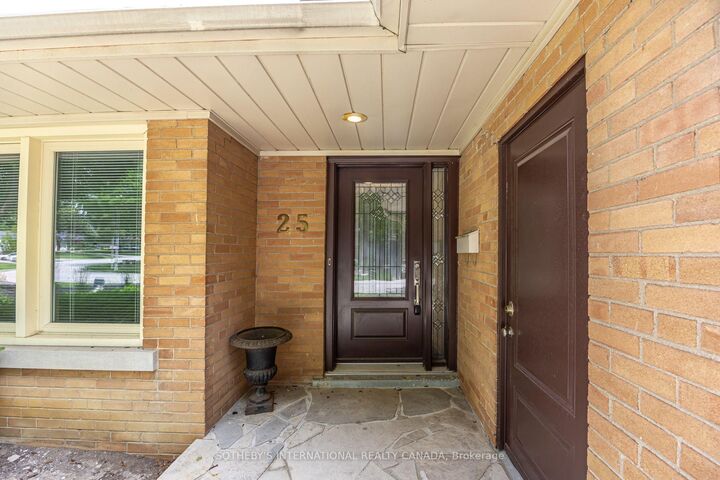 Property Photo:  25 Abinger Crescent  ON M9B 2Y4 