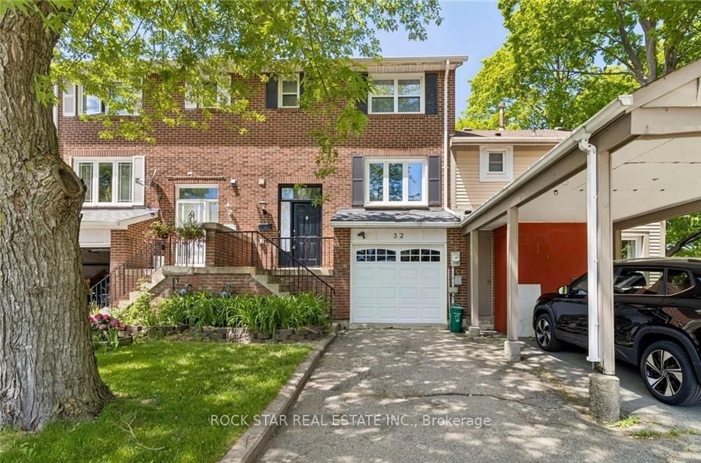Property Photo: 32 Lansing Square ON L6Z 1E6