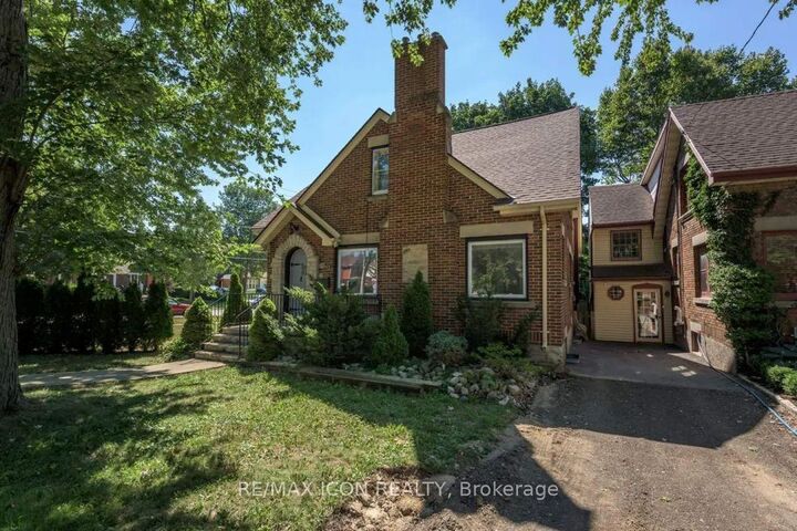Property Photo:  525 Grosvenor Street  ON N5Y 3S8 