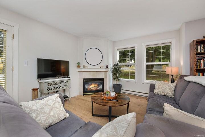 Property Photo:  821 Lampson St  BC V9A 6B4 