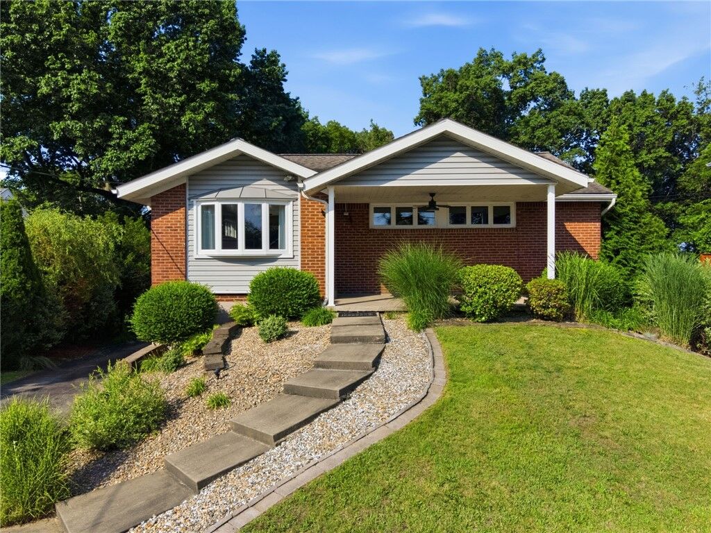Property Photo: 407 Dunbar Dr PA 15235