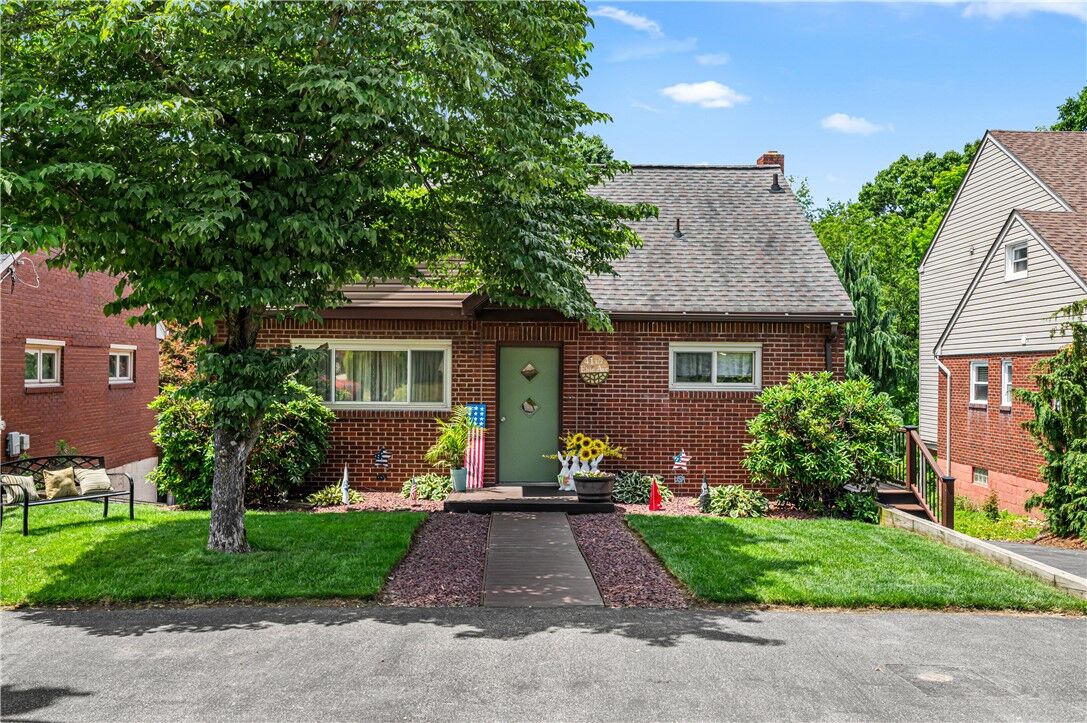 Property Photo:  41 1/2 Ehle Ave  PA 15108 