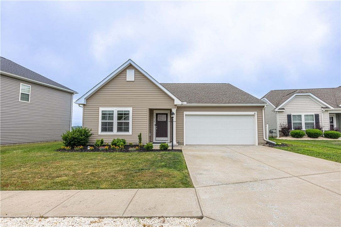 Property Photo:  1012 Colonial Dr  PA 15401 