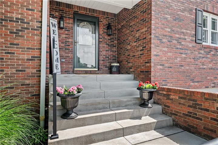 Property Photo:  17 Greenwood Road  PA 15221 