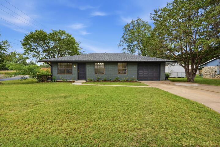 Property Photo:  609 Magnolia Street  TX 78602 