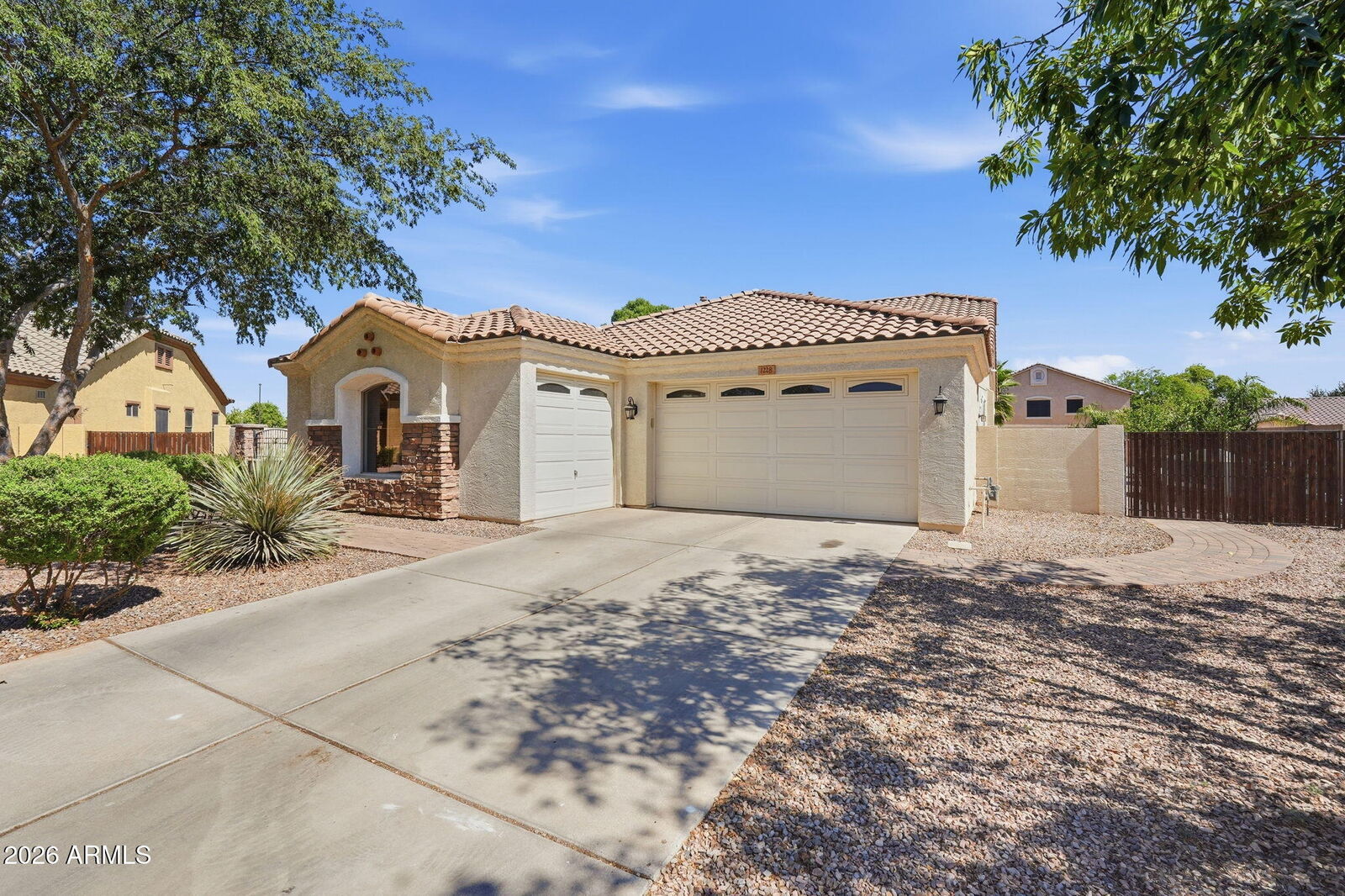 Property Photo:  1228 E Arrowhead Trail  AZ 85297 
