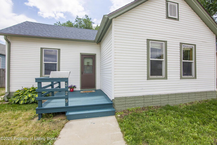 Property Photo:  329 1st Street SW  ND 58601 