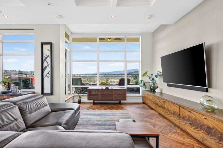 Property Photo: 2789 Shaughnessy Street Ph 2701 BC V3C 0C3