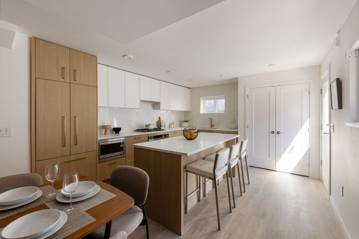 Property Photo: 604 Rochester Avenue BC V3K 0J8