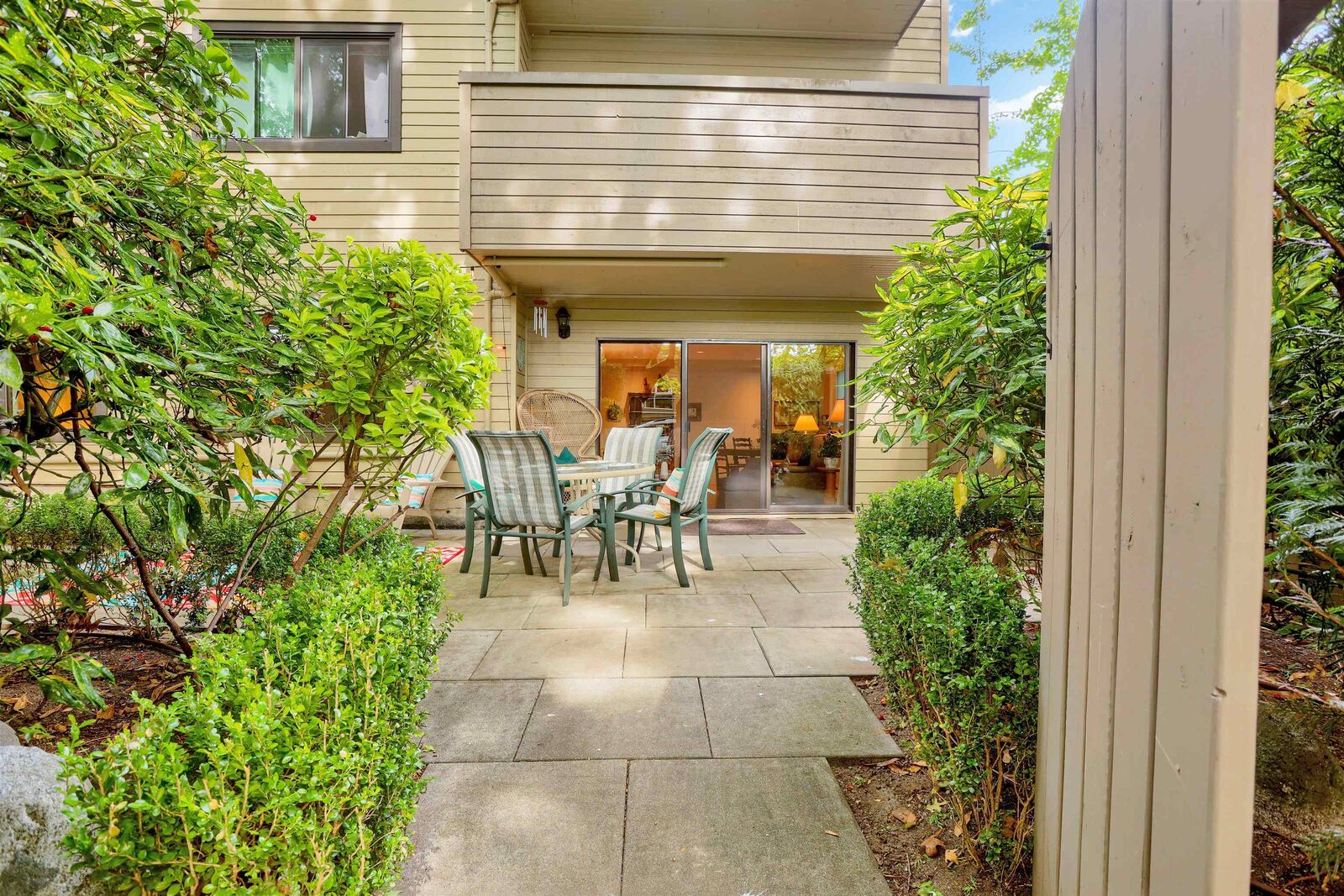 Property Photo: 1424 Walnut Street 104 BC V6J 3R3