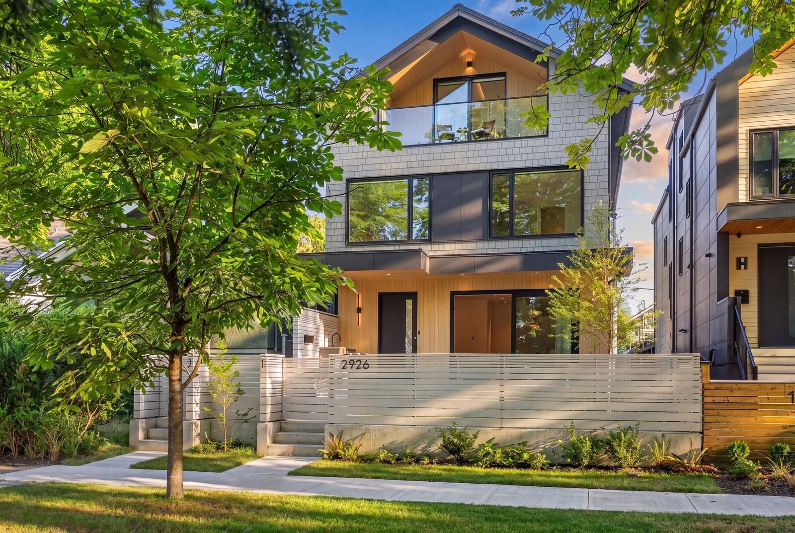 Property Photo: 2926 W 12th Avenue 1 BC V6K 2R3