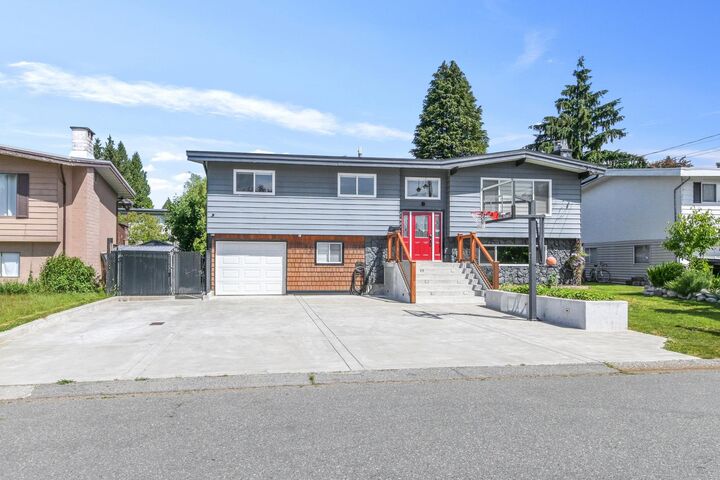 Property Photo: 31921 Starling Avenue BC V2V 4T8