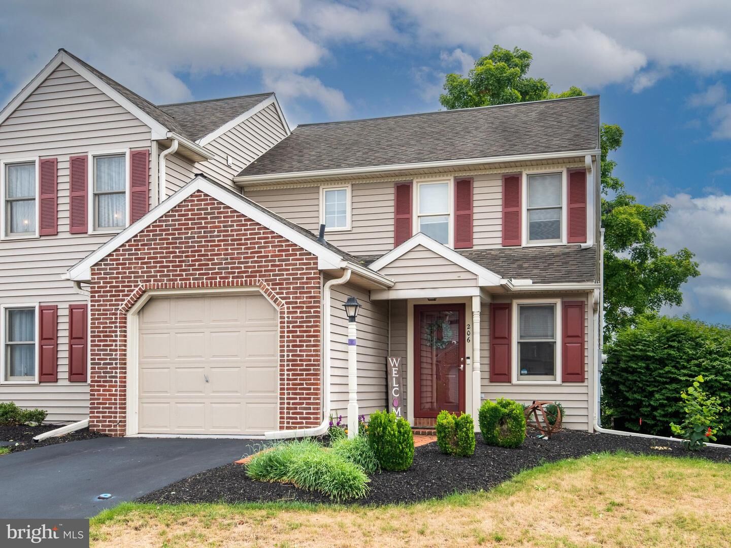 Property Photo: 206 Sand Court PA 17522