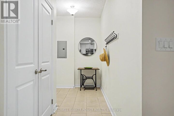 Property Photo: 330 Ridout Street North 1010 ON N6C 3Z3