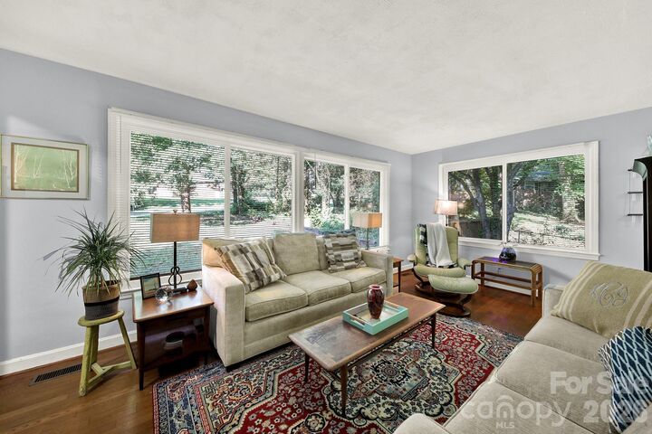 Property Photo: 2311 Laurelwood Circle NC 28214