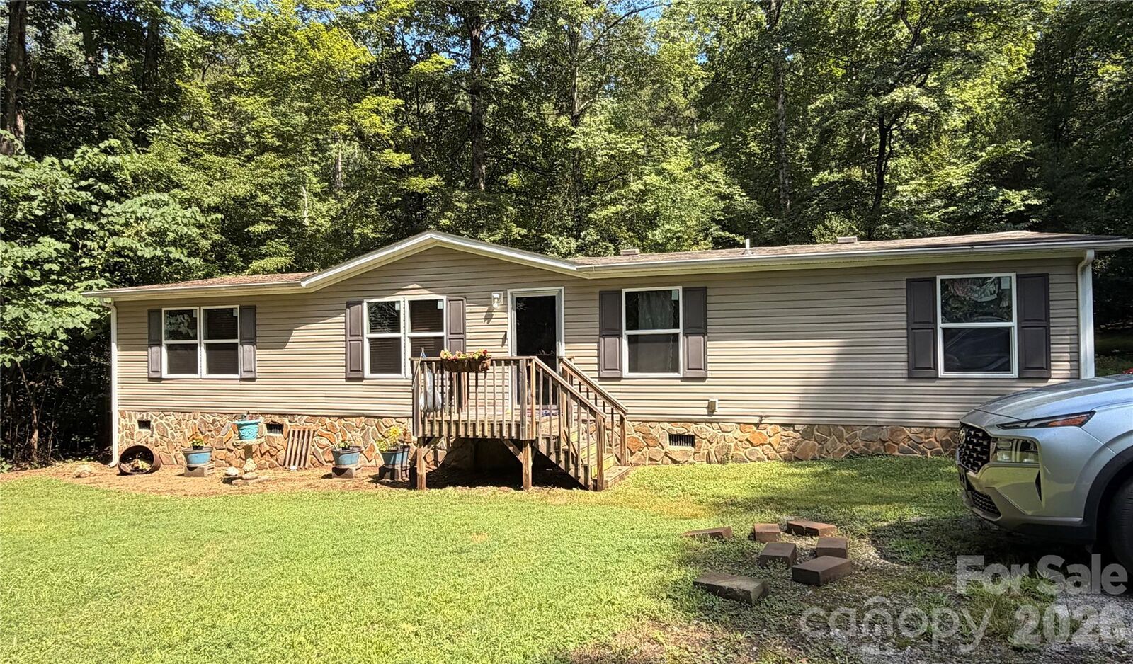 Property Photo: 5249 Antler Drive NC 28080