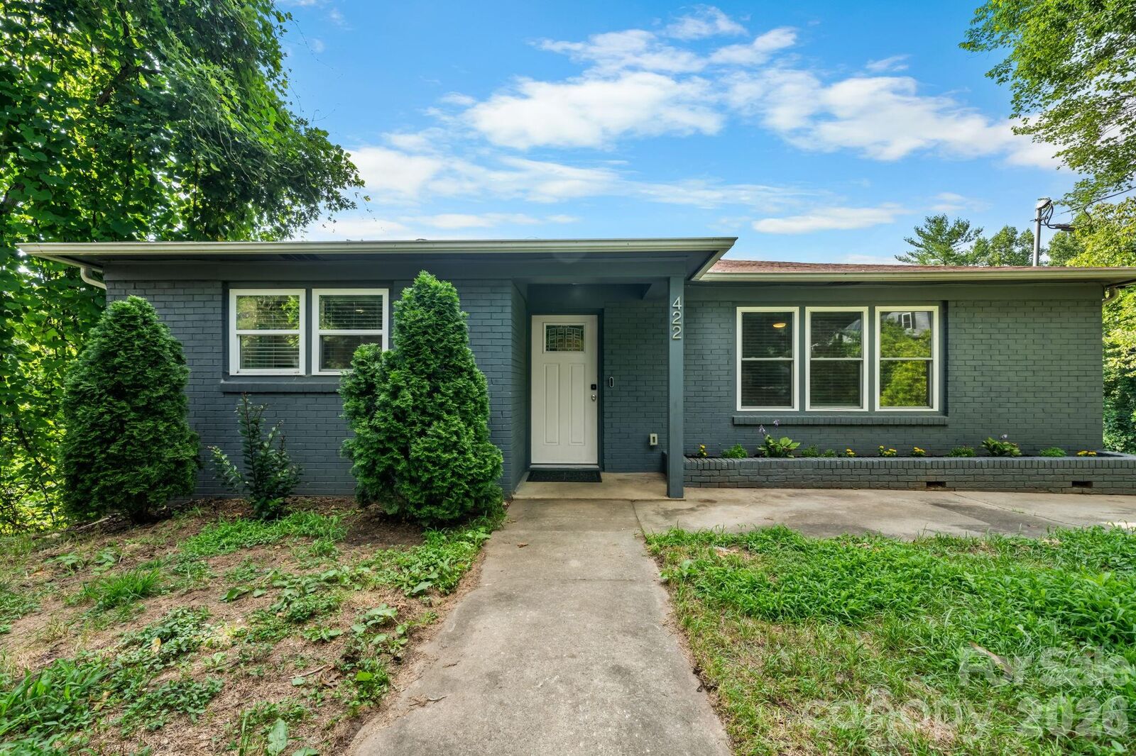 Property Photo: 422 Arlington Circle NW NC 28645