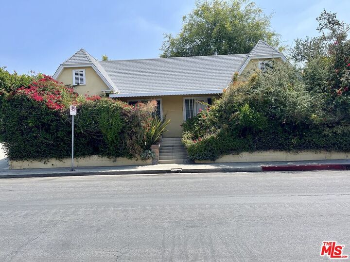 Property Photo:  500 N Kingsley Dr  CA 90004 
