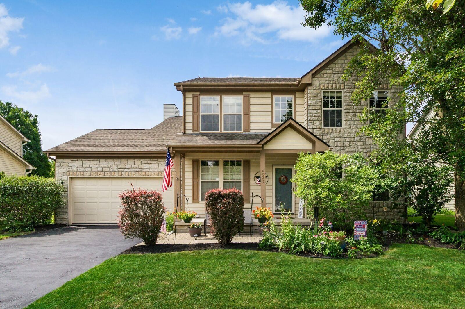 Property Photo: 6025 Manshire Court OH 43119