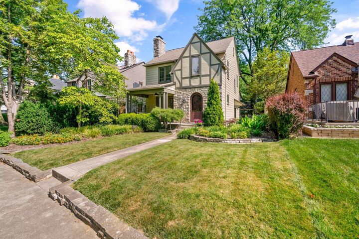 Property Photo:  2416 N Havenwood Drive  OH 43209 