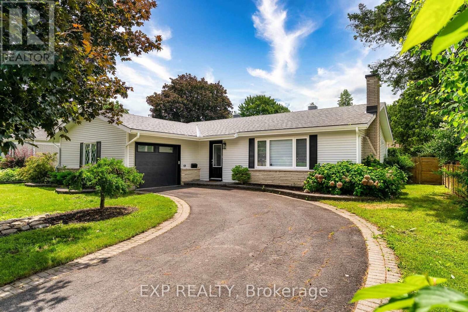 Property Photo: 2136 Fillmore Crescent ON K1J 6A4