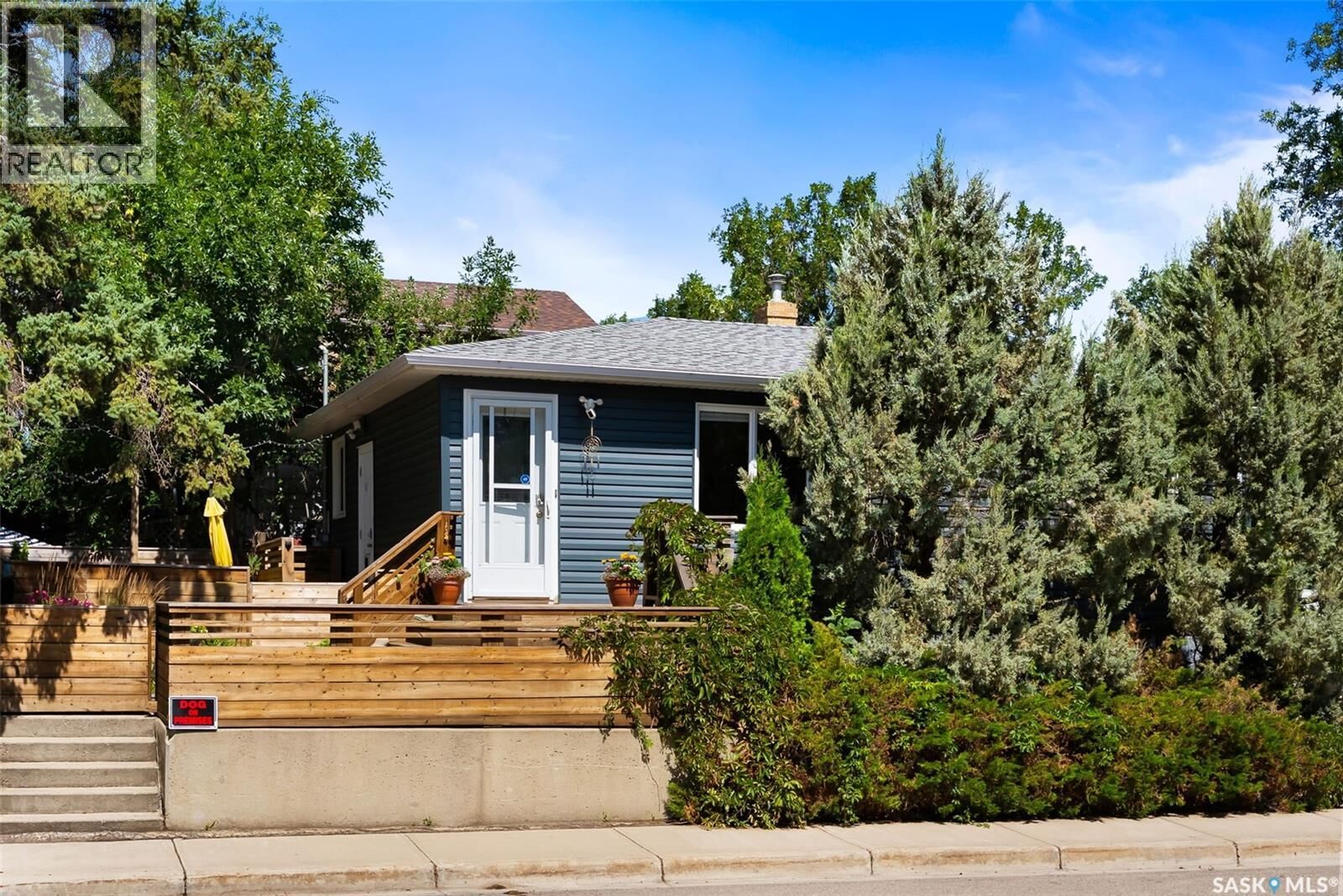 Property Photo: 108 Douglas Avenue E SK S4N 1H3