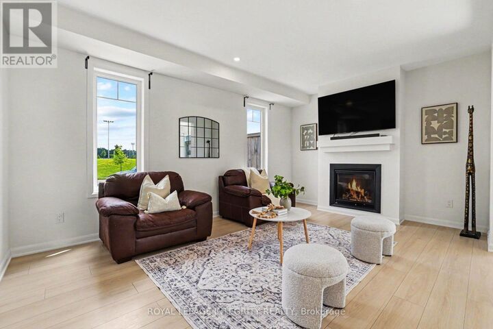 Property Photo:  301 Cloyne Crescent  ON K2J 6W3 