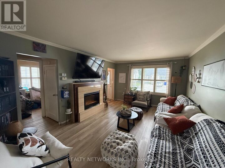 Property Photo:  556 Maple Street South  ON P4N 2A3 