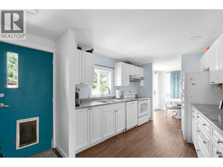 Property Photo:  60 Bartholomew Street  BC V8C 2J7 