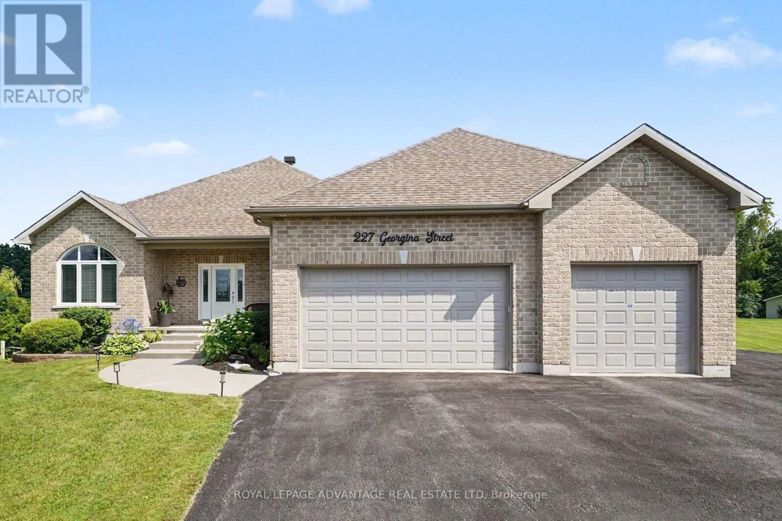 Property Photo: 227 Georgina Street ON K7H 3C9