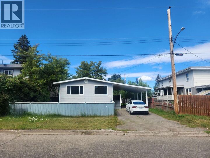 2211 Oak Street — photo 1