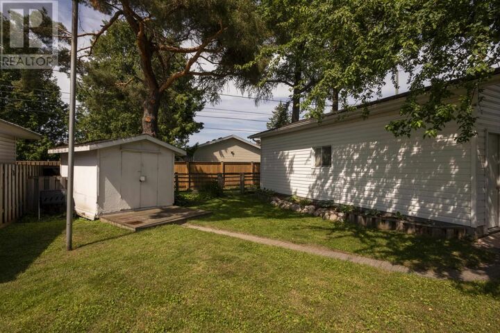 Property Photo:  113 Isabella St. W.  ON P7E 5N3 
