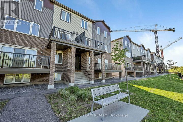Property Photo: 435 Eldorado Private D ON K2K 0N9