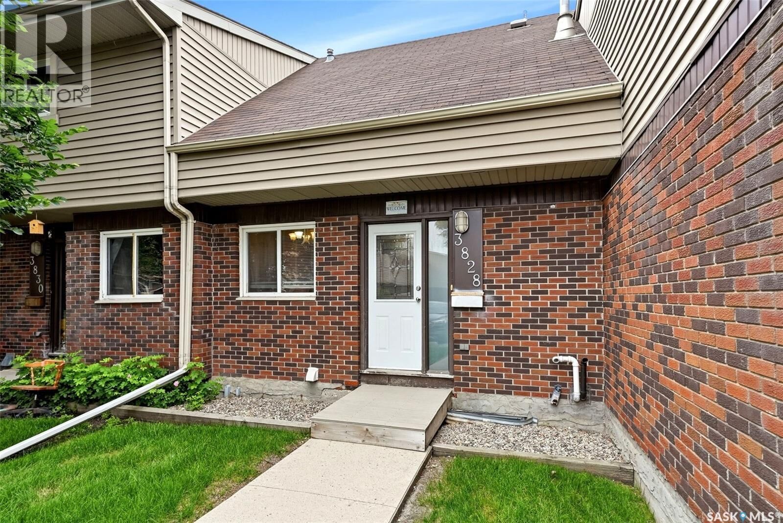 Photo de la propriété:  3828 Castle Road  SK S4S 6M7 